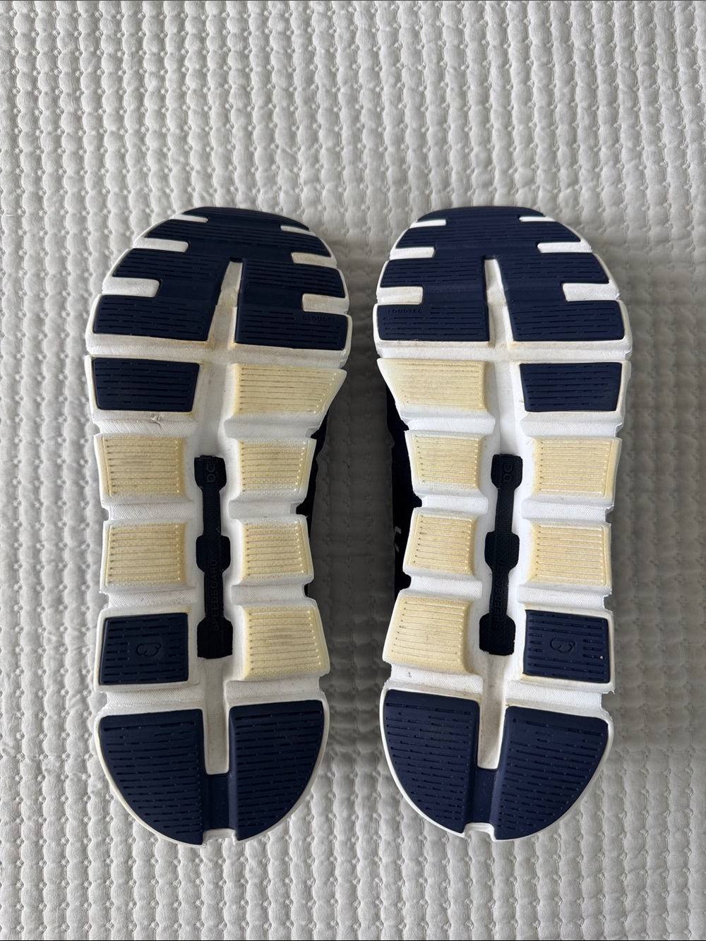 On Running Navy & White Men's Cloud Sneakers #onrunning #onshoes #oncloud - Picture 6 of 8